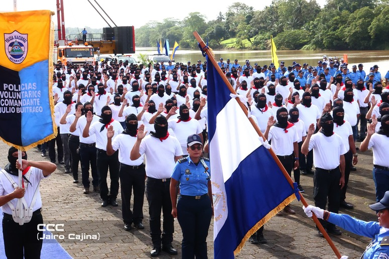 NICARAGUA | El 19, medio de propaganda del Gobierno de Daniel Ortega anunció hoy que fue juramentado un grupo de nicaragüenses encapuchados bajo la organización "Policía Voluntaria Comandante Julio Buitrago Urroz". 

El acto ha tenido lugar en la ciudad de El Rama y Nueva Guinea.