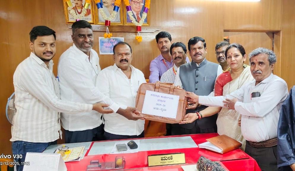 CBhadravathi's tweet photo. ದಿನಾ��ಕ 12-02-2025 ರಂದು ಬೆಳಿಗ್ಗೆ  11. 00 ಗಂಟೆಗೆ ಕಛೇರಿಯ ಸಭಾಂಗಣದಲ್ಲಿ  ಶ್ರೀ ಮಣಿ, ಮಾನ್ಯ ನಗರಸಭಾ ಅಧ್ಯಕ್ಷರು (ಪ್ರಭಾರ) ರವರ ಅಧ್ಯಕ್ಷತೆಯಲ್ಲಿ 2025-26ನೇ ಸಾಲಿನ ಆಯ-ವ್ಯಯ ಮಂಡನೆ ಸಭೆಯನ್ನು ನಡೆಸಲಾಯಿತು. https://t.co/QdtzpR6YEC
