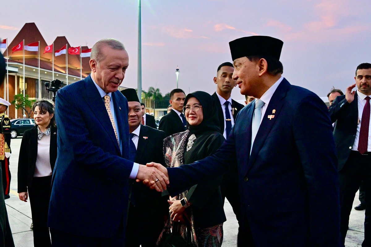 Penandatanganan MoU tentang kerja sama strategis di bidang industri pertahanan antara <a href="/Kemhan_RI/">Kemhan RI</a> dan Sekretariat Industri Pertahanan Kepresidenan Republik Turkiye yang disaksikan langsung oleh Presiden <a href="/prabowo/">Prabowo Subianto</a> dan Presiden Republik Turkiye Recep Tayyip Erdogan <a href="/RTErdogan/">Recep Tayyip Erdoğan</a> di