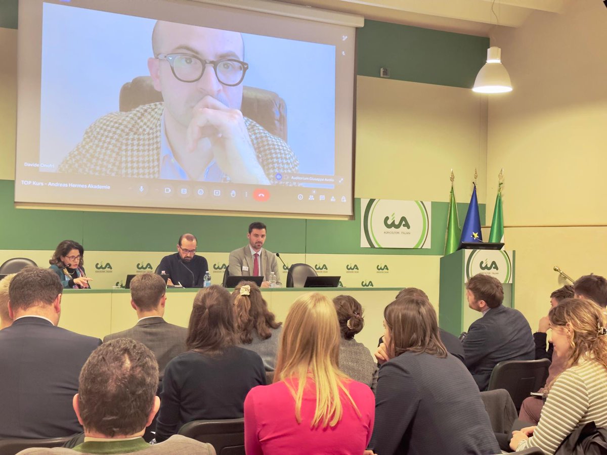 In #Cia nuovo incontro con gli #studenti dell’Accademia tedesca <a href="/AHA_agrar/">AHA Andreas Hermes Akademie</a>  📚🇩🇪
I #giovani di <a href="/Agia_Cia/">Agia-Cia</a> ad accogliere il confronto sul futuro dell’#agricoltura in #Europa, tra lotta contro il consumo di #suolo e ricambio generazionale 🧑‍🌾
Di più 👉 bit.ly/3QdbQqf