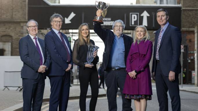 🌾 Congratulations to Art and Ann Murphy who have won the coveted Grain Grower of the Year title at the Tirlán Quality Grain Awards for 2024 🏆 Read more here 👉 bit.ly/41gcDNu