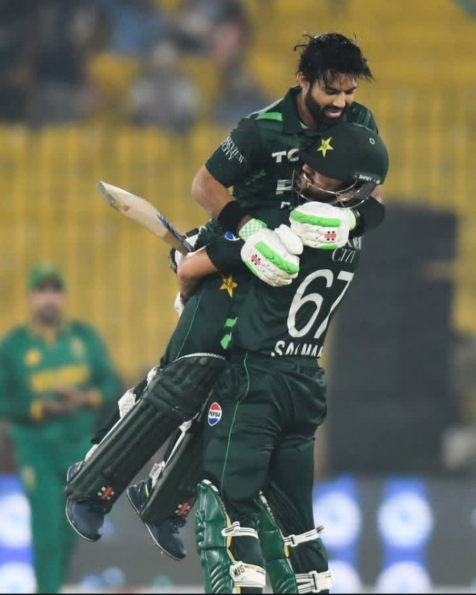 malaraja0's tweet photo. Mohammad Rizwan &amp; Salman Ali Agha stitch together 260-run stand - the 3rd highest partnership for Pakistan in ODIs! #pakvsSA #Cricket #3nation #trophy #Mohammadrizwan #salmanaliagha https://t.co/5DE9Mw6hug