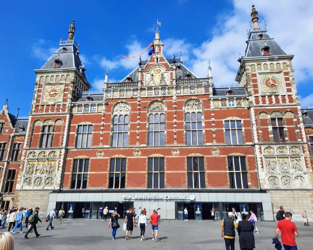 NEW VIDEO! <a href="/Eurostar/">Eurostar</a> has finally resumed service from Amsterdam to London! I'm travelling in Eurostar Plus for the high-speed train journey across four countries, to see what the service is like on-board a Eurostar e320 train on this route.

WATCH: youtu.be/IZS9qRLLe34
