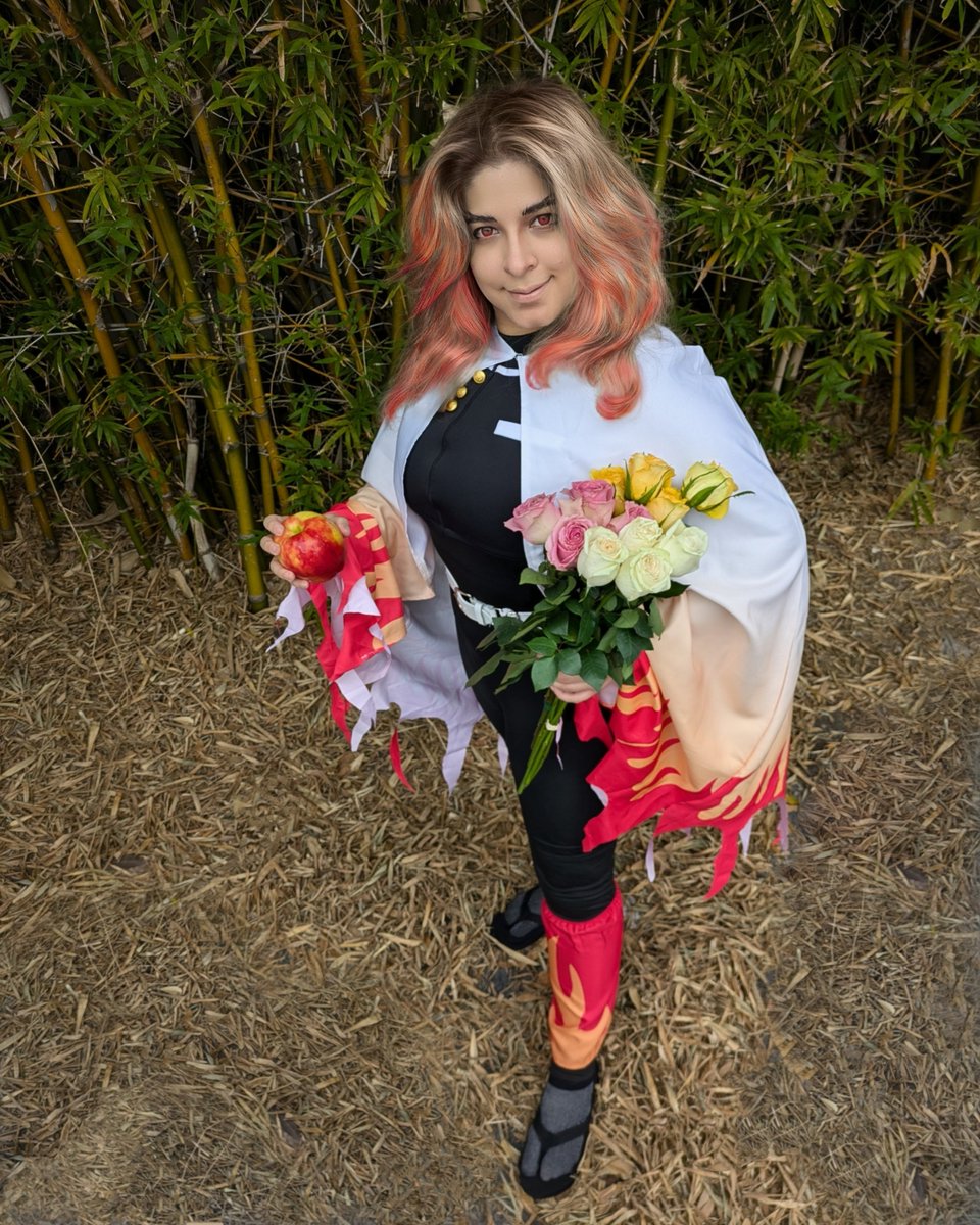 RemyReplay's tweet photo. Rengoku: This apple symbolizes a burning passion; let that fire light up our hearts! 🔥🍎❤️🔥
Part 3 of 4 in the Valentine's Week Cosplay Arc! Let's slay demons together!
#Demonslayer #anime #Rengoku #rengokukyoujorou #cosplay #FlameHashira #ValentinesWeek #cosplayer #valentines https://t.co/SfBZiSUIGv