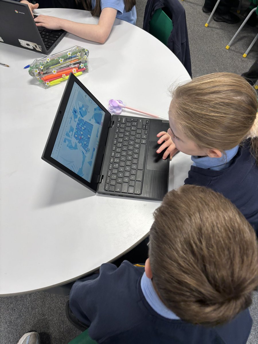 Griff_EThomas's tweet photo. We had lots of fun celebrating #SaferInternetDay yesterday! We learnt all about how to avoid online scams, and watched a live lesson from the BBC!💻🎉 @Griff_HEAD https://t.co/KxBExpovys