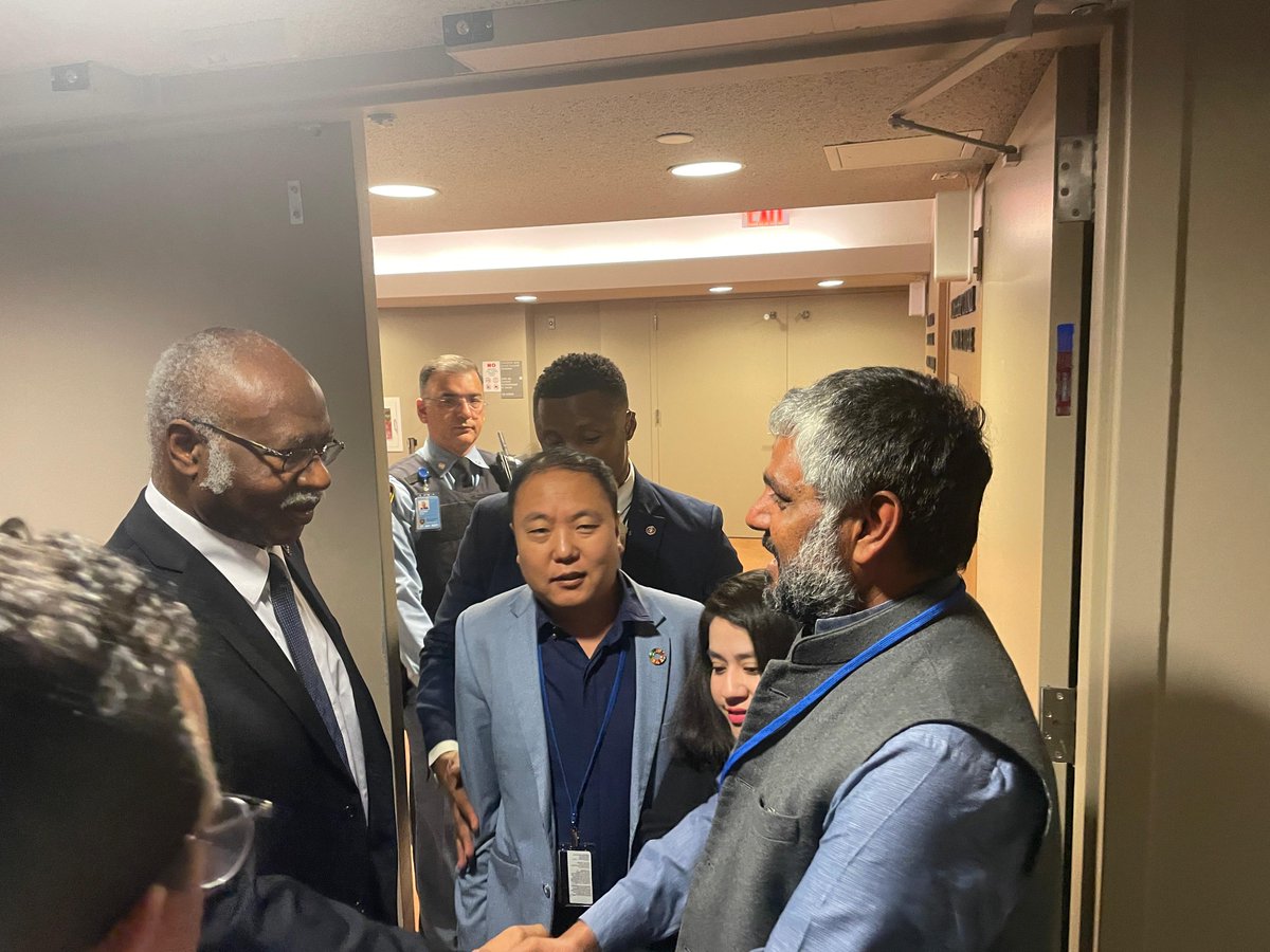 Vaagdhara's tweet photo. Jayesh Joshi, Secretary Vaagdhara, met His Excellency Philemone Yang, President of the 79th UN General Assembly in the Civil Society Townhall and briefed him about the efforts being done with Indigenous Communities in India. 
#UNGA79 #UNwithCivilSociety #CSocD63 #UNECOSOC @UN https://t.co/sS1w0iVrFC