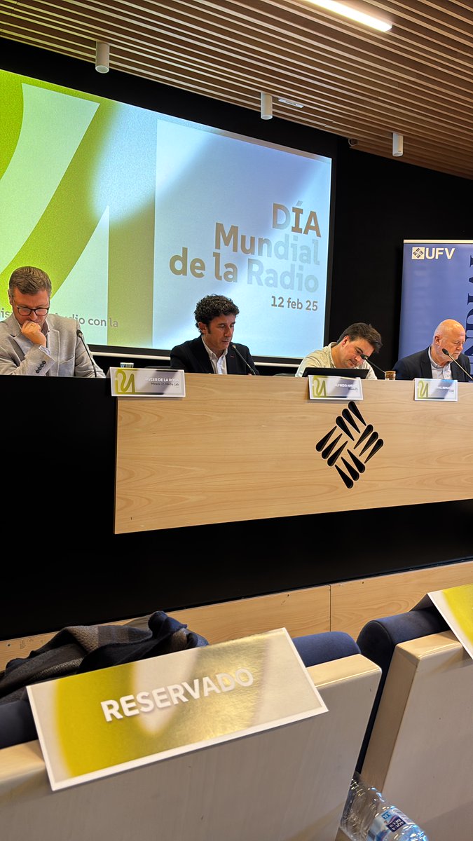 📻✨ Mañana es el Día Mundial de la Radio, pero hoy en la <a href="/ufvmadrid/">Universidad Francisco de Vitoria</a> nos hemos adelantado con una jornada apasionante sobre los desafíos de la #InteligenciaArtificial en el medio. Aquí un resumen en 🧵👇