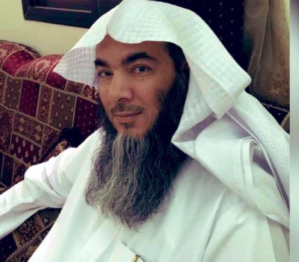 ahmadalbouali's tweet photo. في وداع من سكن القلب
الشيخ محمد بن عبدالعزيز الشيخ حسين 
وافته المنيه يوم الثلاثاء
 ١٢/ ٨ / ١٤٤٦ هـ 
منذ عرفته وهو معلم فاضل وأستاذ نبيل ومربٍ لأجيال، صاحب خلق كريم وعمل دؤوب ووجه صبوح يأسرك بفضله ويدخل قلبك بابتسامته، له هيبته ومكانته بين زملائه ومجتمعه، نور يكسو وجهه الوضاء، افتقدت الأحساء والمجتمع التعليمي المشرف التربوي والمستشار الأسري رفيع الأدب كريم النجب.
وحين يرحل صديق عزيز، لا يرحل وحده، بل يأخذ معه جزءًا من أرواحنا، من ذكرياتنا، من لحظاتٍ لم نكن نتصور أنها ستصبح يومًا مجرد ذكريات. 
إن فقدان الاخ محمد  ليس مجرد غياب شخص اعتدنا على وجوده، بل هو فقدان لصوت كان يشاركنا أوقاتنا ، بنصحه وأدبه وعلمه وبحضور كان يخفف عنا متاعب الحياة، لطفه وتجربته وحسن سريرته، كانت روحه الطيبة تعكس بعضًا من أرواحنا.
إن الحزن الذي كان يكسو المشيعين ليس مجرد دموع تُذرف أو كلمات تُقال، بل هو شعور عميق بالخسارة، لشخص مثل الشيخ محمد عرف بفضله وحسن تأليفه وجمال كتاباته وقدرته الفائقة على التوجيه والتدريب والتعليم، جعلها الله صدقة له، ذهب لكنه أوجد  فراغا من الصعب أن يملأه أحد.
لكن وسط هذا الألم، يجب أن نتذكر أن الأصدقاء الحقيقيين من أمثاله لا يغيبون أبدًا، حتى لو غابت أجسادهم. إنهم يعيشون في قلوبنا، في القصص التي نتذكرها عنهم، في المواقف التي نرويها عنهم، في القيم التي تعلمناها منهم.
قد يكون الفراق مؤلمًا، لكنه أيضًا دعوة لتقدير كل لحظة قضيناها مع من نحب، لتذكرهم بالخير، للدعاء لهم، ولجعل ذكراهم نورًا يضيء حياتنا بدلًا من أن يكون ظلًا من الحزن.
اخي القدير الشيخ محمد ، ستظل في القلب، ستظل في الدعاء، وستظل حيًّا في كل لحظة استفدنا فيها شيئًا، أو شاركتنا فيها فرحًا، أو خففت عنا فيها ألمًا. رحمك الله وأسكنك فسيح جناته، وألهمنا الصبر على فراقك.