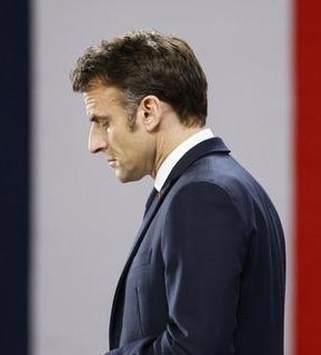 Oxitan30's tweet photo. Trump a fait plus en 8 jours que Macron en 8 ans.
#punchline https://t.co/KSn7MyVIio