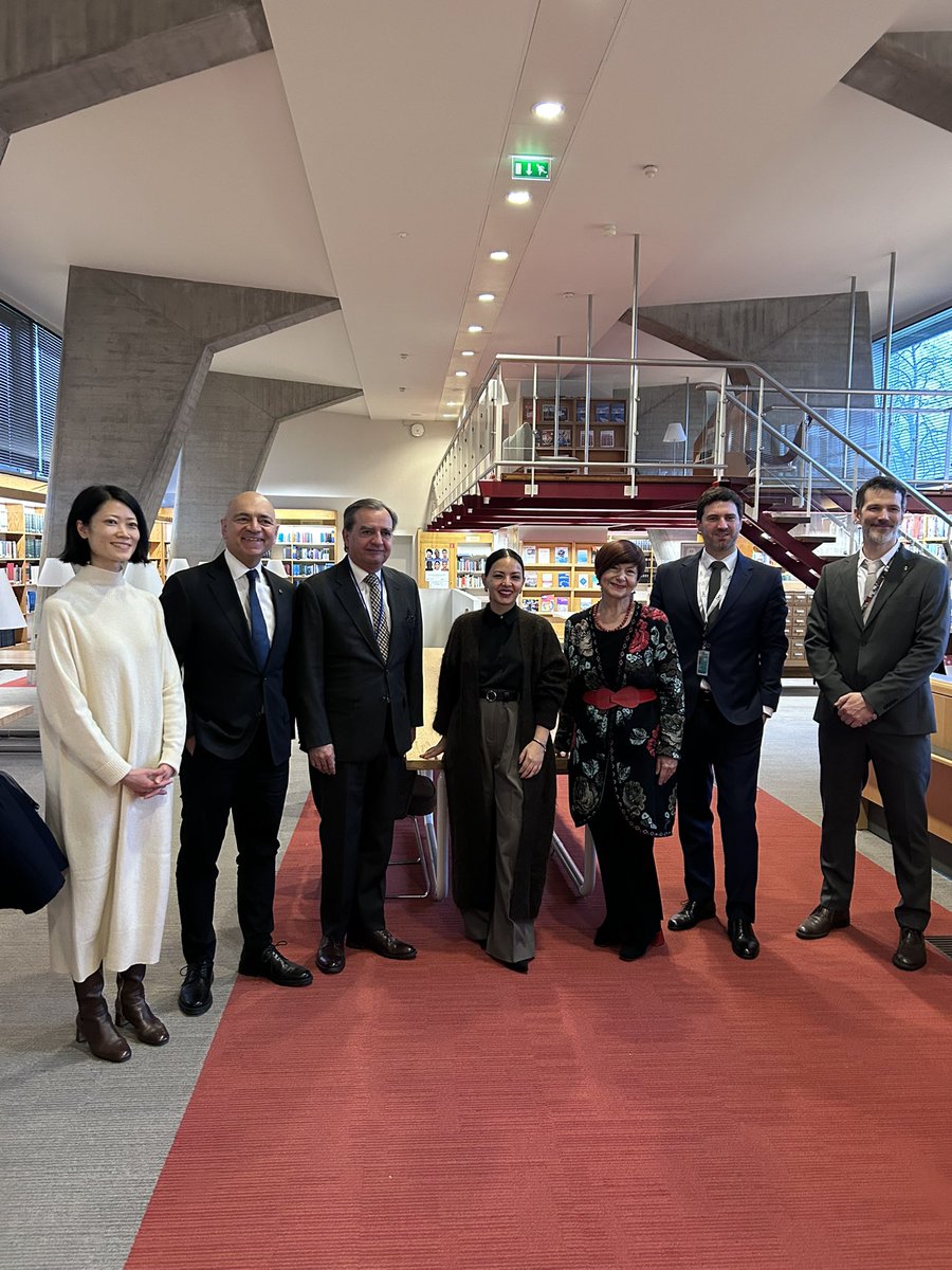 Chile_UNESCO's tweet photo. Ministra de las Culturas, las Artes y el Patrimonio @_caroarredondo visitó los archivos de UNESCO donde hay una extensa colección de documentos relacionados con #GabrielaMistral y el Instituto Internacional de Cooperación Intelectual que funcionó en París entre 1925 y 1940. https://t.co/scsLwinaSO