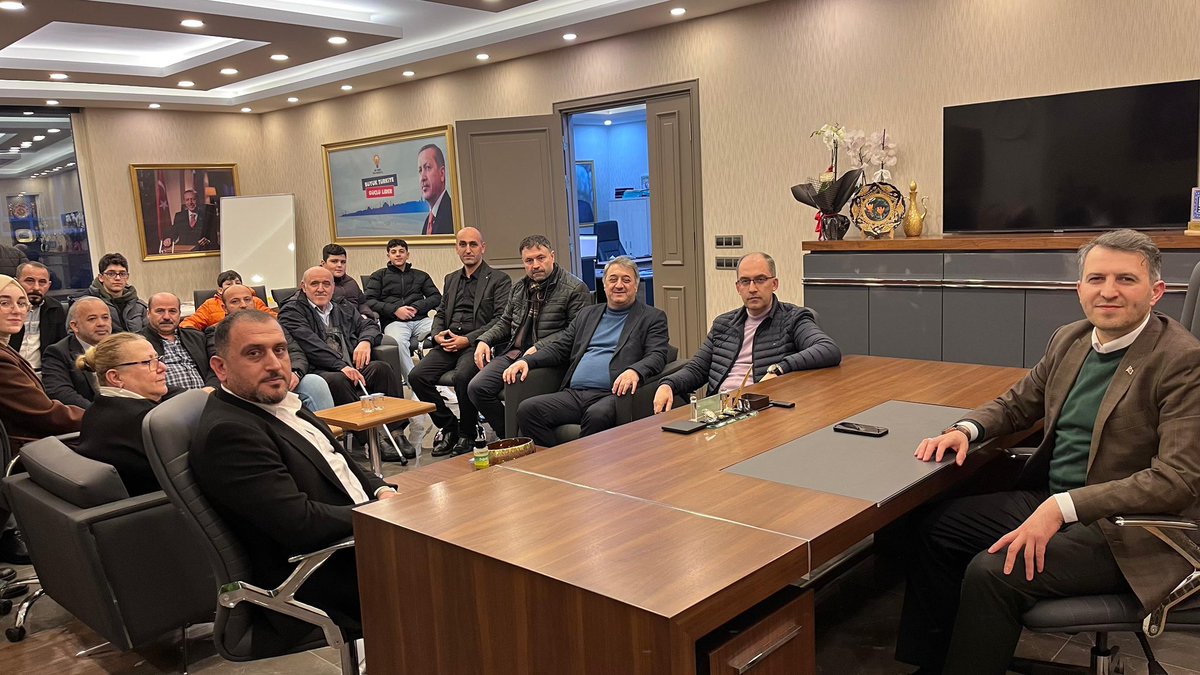 ayhanusdi's tweet photo. Ziyaretimize gelen kıymetli misafirlerimiz 

Sultanbeyli Kastamonulular Derneği Başkanı
▪️Sn. Kenan Demirtaş  ve Yönetim Kurulu

Kastamonu-Tosya Büyük ve Küçük Sekiler Dernek Başkanı 
▪️Sn. İsa Yalçınkaya 
 
Çukurköyü Dernek Başkanı 
▪️Sn. Özcan Narin 

Önceki Dönem Belediye Başkan Yardımcımız
▪️Sn. Faruk Lafçı

Belediye Meclis Üyemiz
▪️Sn. Seher Kaya

Kıymetli misafirlerimizi ilçe başkanlığımızda ağırlamaktan mutluluk duyduk. Nazik ziyaretleri için kendilerine teşekkür ederiz.

📍AK Parti Sultanbeyli İlçe Başkanlığı