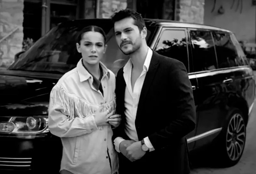 Ciğerimi deliveren aşkı görün..