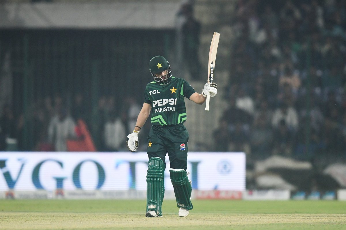 Muhammad8670862's tweet photo. 1️⃣0️⃣3️⃣ Balls
1️⃣3️⃣4️⃣ Runs
1️⃣6️⃣ Fours
2️⃣ Sixes

Maiden ODI 💯

Scintillating show by @SalmanAliAgha1 🏏

#3Nations1Trophy | #PAKvSA https://t.co/XkGxYDFFrd