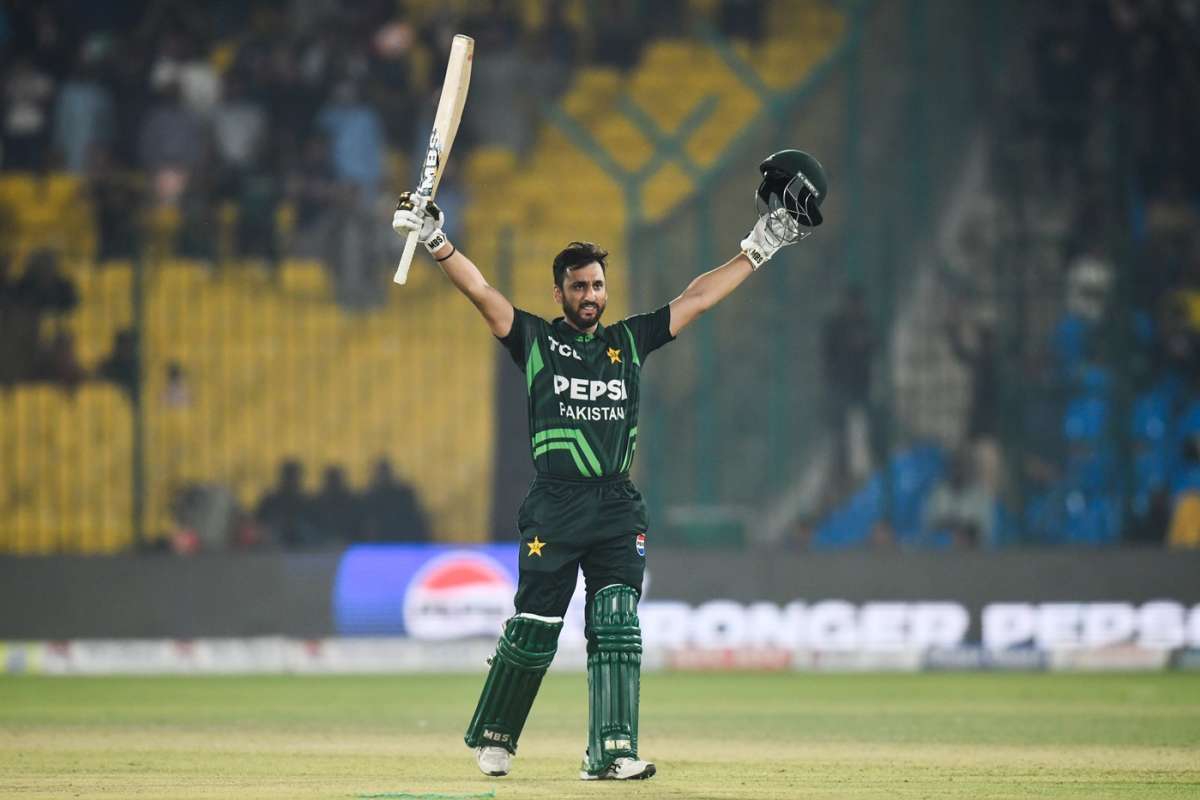 Muhammad8670862's tweet photo. 1️⃣0️⃣3️⃣ Balls
1️⃣3️⃣4️⃣ Runs
1️⃣6️⃣ Fours
2️⃣ Sixes

Maiden ODI 💯

Scintillating show by @SalmanAliAgha1 🏏

#3Nations1Trophy | #PAKvSA https://t.co/XkGxYDFFrd