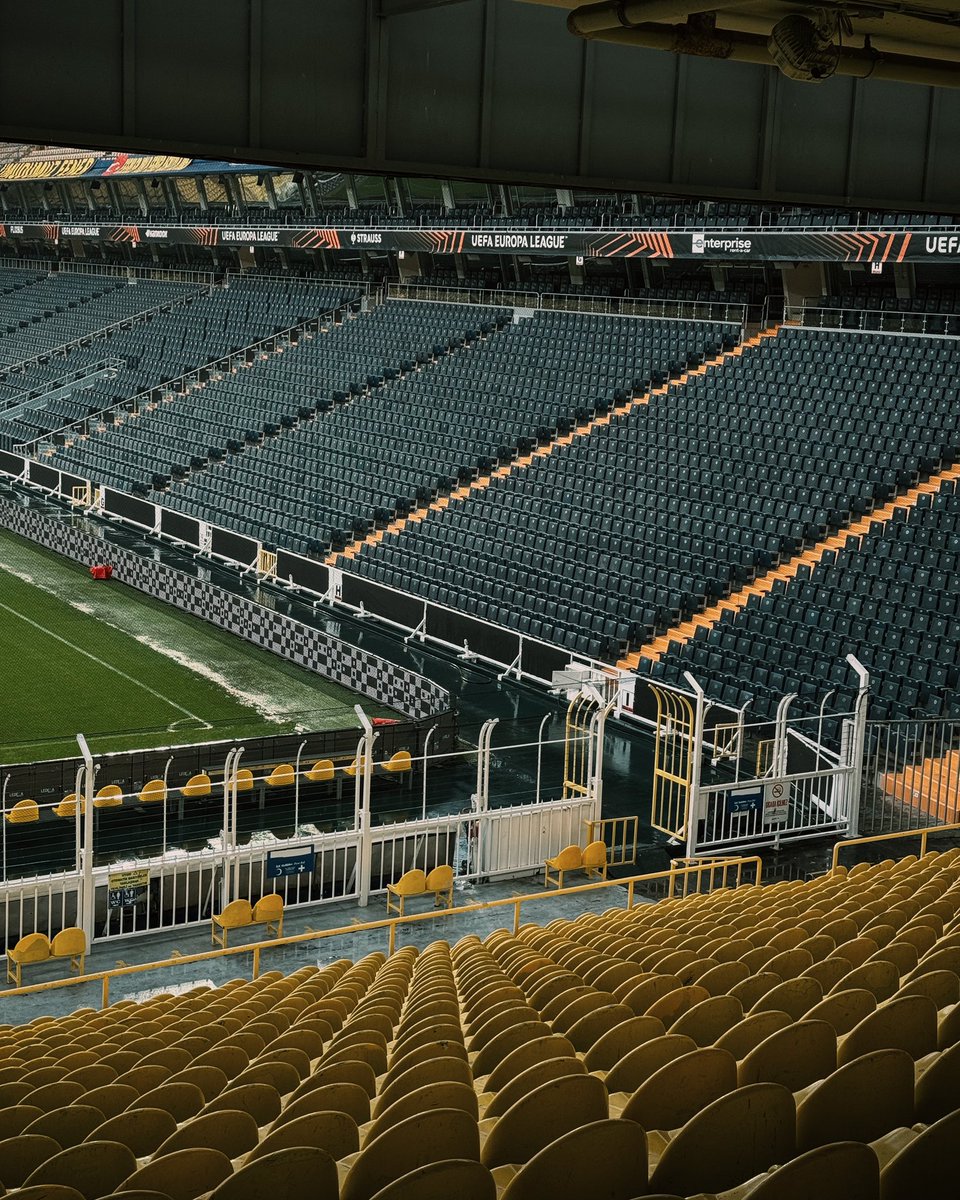 Fenerbahce's tweet photo. The stage is set. 🏟️

#UEL #FBvAND https://t.co/70M3xuP7Fx