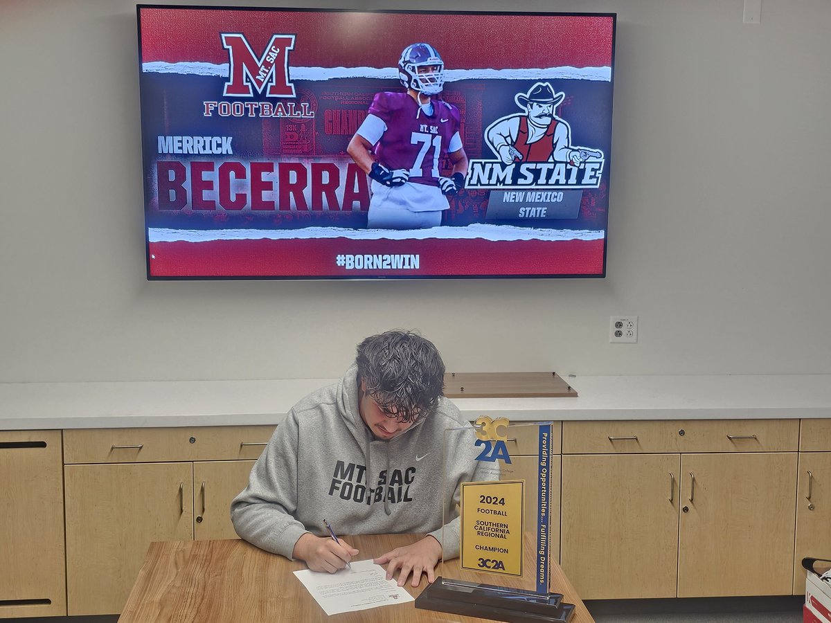 mtsacfootball's tweet photo. Congratulations to @Merrick_Becerra and the Becerra family. We are super excited to see all you will accomplish at @NMStateFootball

#BORN2WIN #AIE #WhereTheBestAthletesCompete #ItsMoreThanAProgramItsABrotherhood https://t.co/BTvbj7E2vu