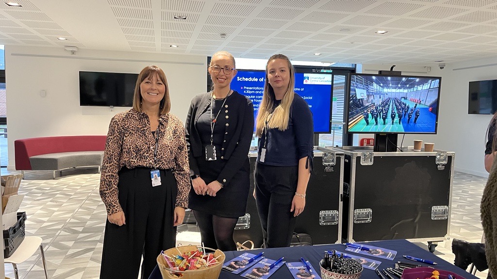 Business at UCLan (@uclanbusiness) on Twitter photo Great to see so much enthusiasm and excitement for our <a href="/LancsPolice/">Lancashire Police</a> Police Apprenticeship event at our @UniLancs Preston Campus today ๐ ๐จ
Find out more about the course ๐
ow.ly/Bp5650UYMSF
@UClanJustice Great to see so much enthusiasm and excitement for our <a href="/LancsPolice/">Lancashire Police</a> Police Apprenticeship event at our @UniLancs Preston Campus today ๐ ๐จ
Find out more about the course ๐
ow.ly/Bp5650UYMSF
@UClanJustice