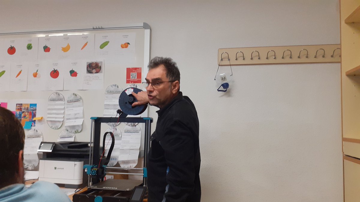 CfaCornella's tweet photo. En el procés de #digitalització del @cfacornella, l'#EquipDocent està realitzant una #FIC #FormacióInternaDeCentre sobre l'ús de la #impressora3D. Avui,ens hem pogut familiaritzar amb el programari relacionat. Agraïm al nostre formador, José Luis Calvo,la seva feina! 🔥 @se_bll5 https://t.co/c2QmoE8lRd