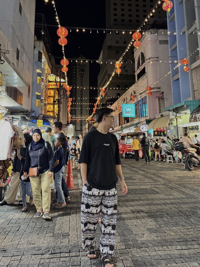 hypekidtho's tweet photo. 📍lee gardens night market https://t.co/QmRJ7y6H1X