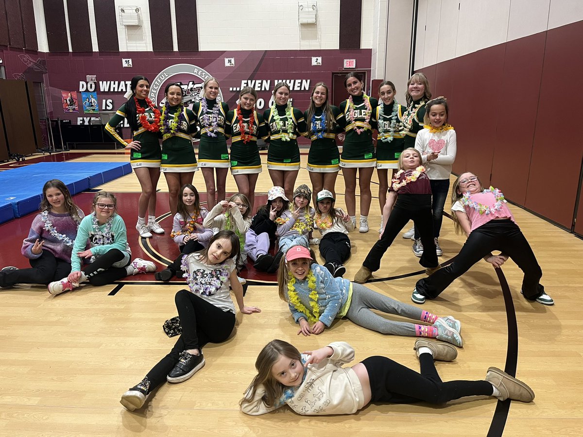The Varsity Cheerleaders spent some time at Jerusalem for the students’ Jet Experience