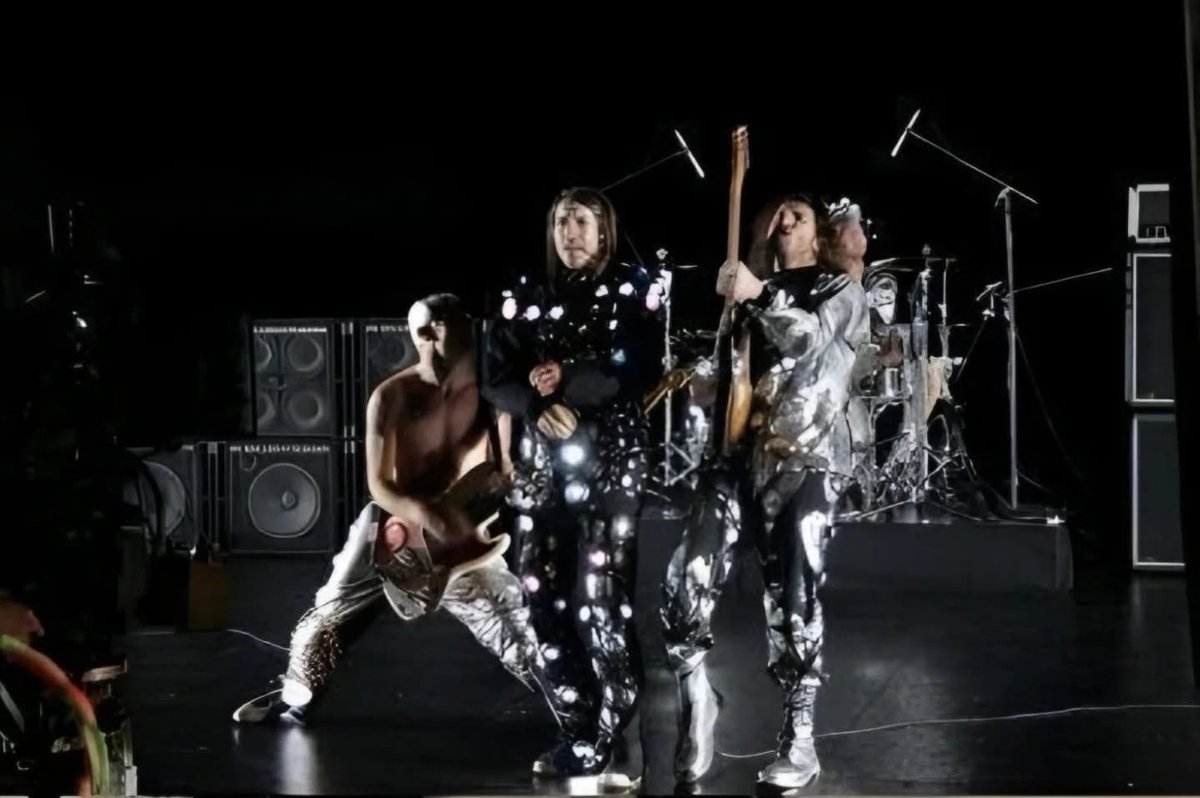 RHCP Netherlands tweet media