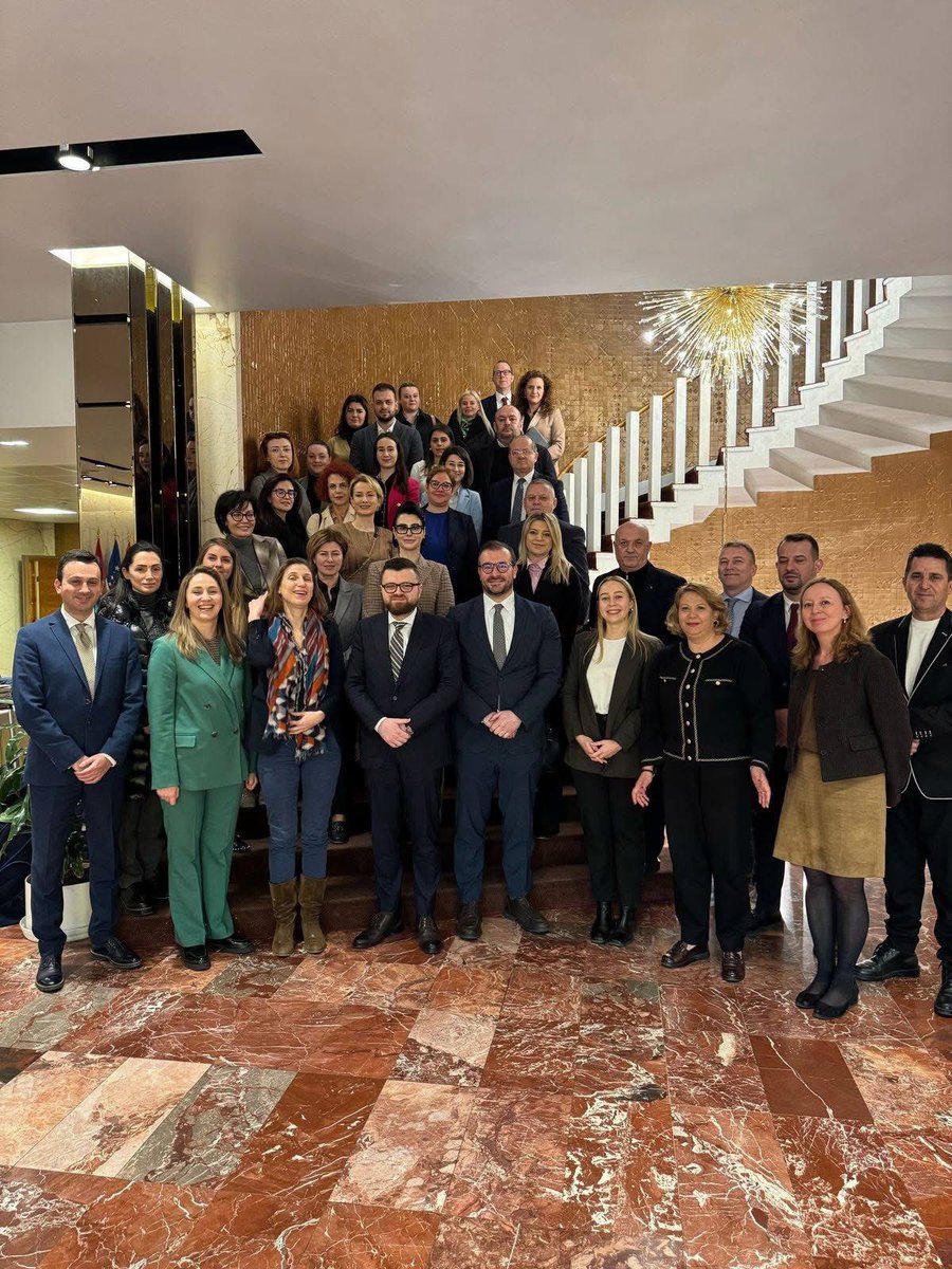 🔊 Komisioni Evropian vlerësoi përparimin e Shqipërisë duke theksuar rezultatet e arritura deri më tani në fushat që mbulon ky kapitull dhe theksoi rolin proaktiv që Ministria e Drejtësisë po luan në mirëkoordinimin dhe raportimin efektiv për realizimin e piketave të ndërmjetme.