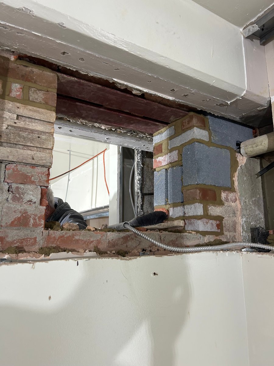 MasonryRepair3's tweet photo. Finished opening for HVAC installation, with more room and ease. 

#Construction #HVACrepair #Masonryrepairservices #Brickrepair #Masonryconstruction https://t.co/W6vm9iKr8L