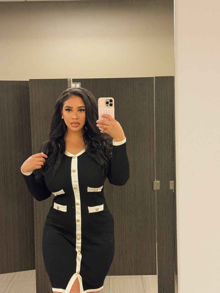 raenicolesims's tweet photo. Just another office look 🤍 https://t.co/MhbXy2xsbn