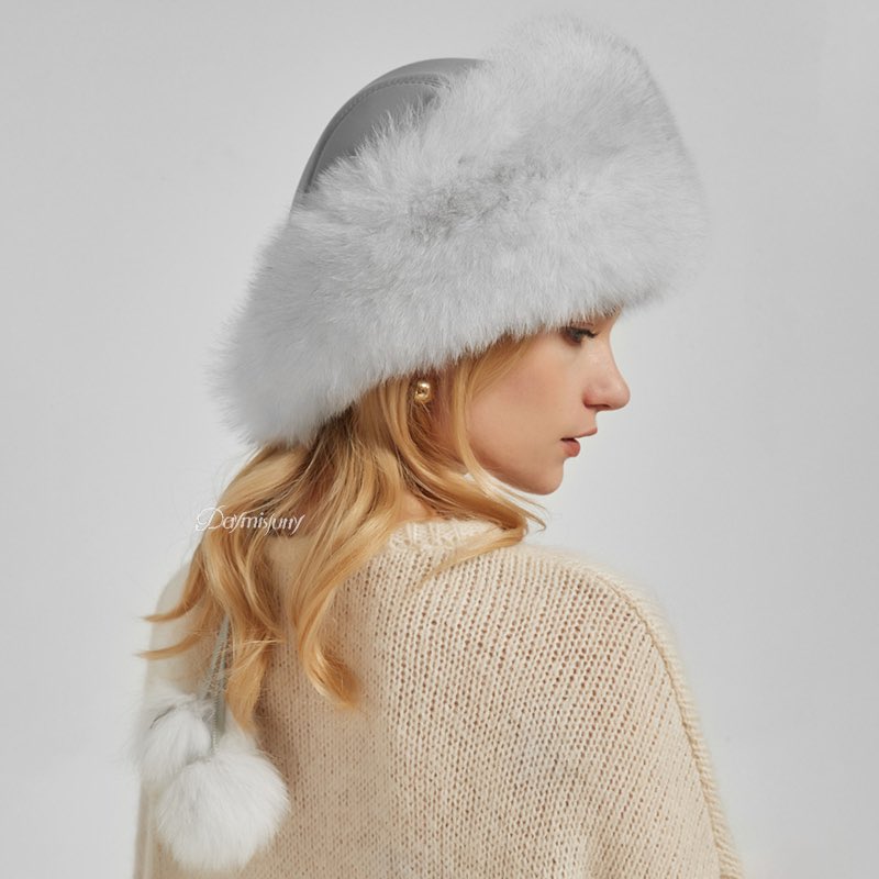 DAYMISFURRY's tweet photo. The fox fur roller hat with leather top is an opulent accessory that merges warmth with stylish elegance. #ootd #fur #hat #furhat #womenswear #womenfashion #womenstyle #ladyfashion #ladystyle #ladyoutfits #outfits #girlsfashion #accessoryfashion #accessoryaddict #handmadehat https://t.co/yCMaX4u0Q6