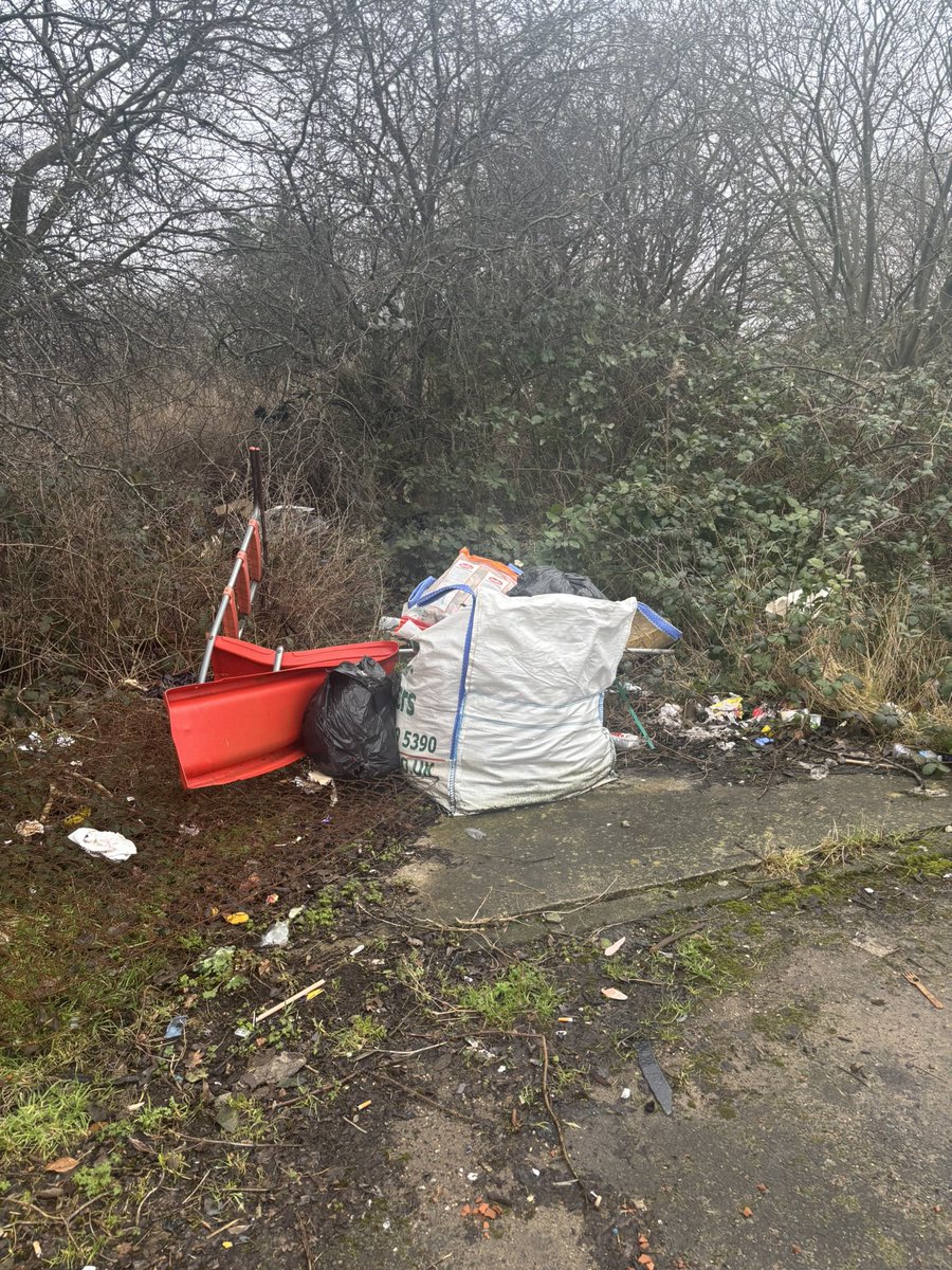 jane_affleck's tweet photo. @TamesideCouncil please can you advise when a Neighbourhood Officer will be dealing with this? https://t.co/pTxmIFR9b6