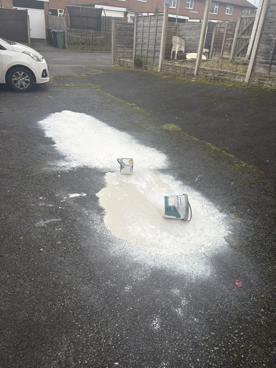 jane_affleck's tweet photo. @TamesideCouncil please can you advise when a Neighbourhood Officer will be dealing with this? https://t.co/pTxmIFR9b6