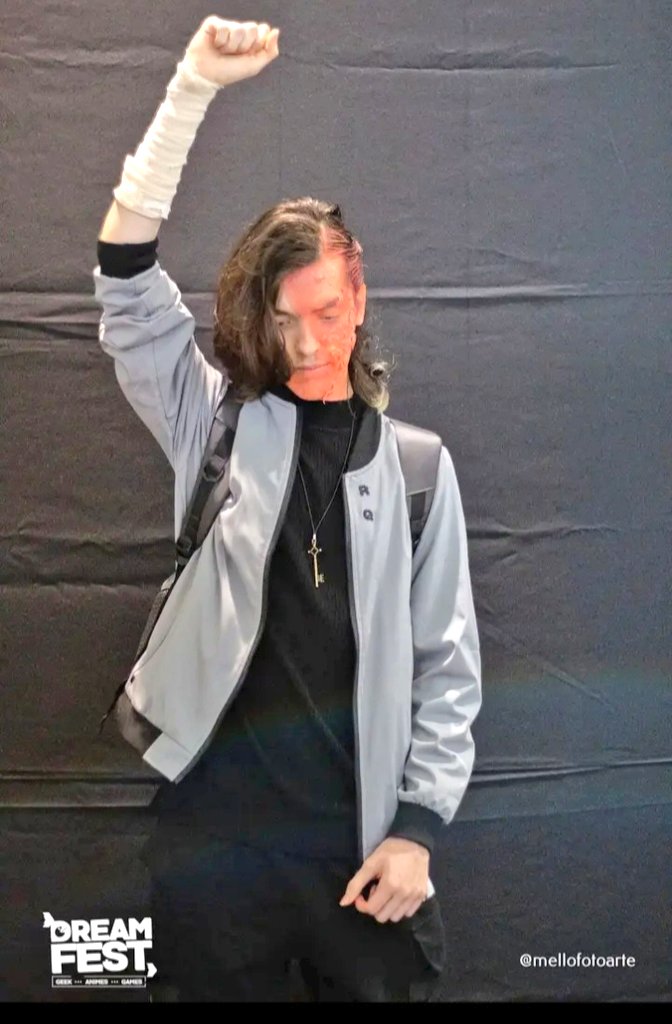 Viigenere's tweet image. Que SAUDADE do meu cosplay de Kaiser... fiz ele na Dreamfest de 2023 e que trabaiera que deu essa make em KKKKKK #DesafioParanormal 

Obs.: a foto com a Temari é a única que tenho de corpo todo 😭