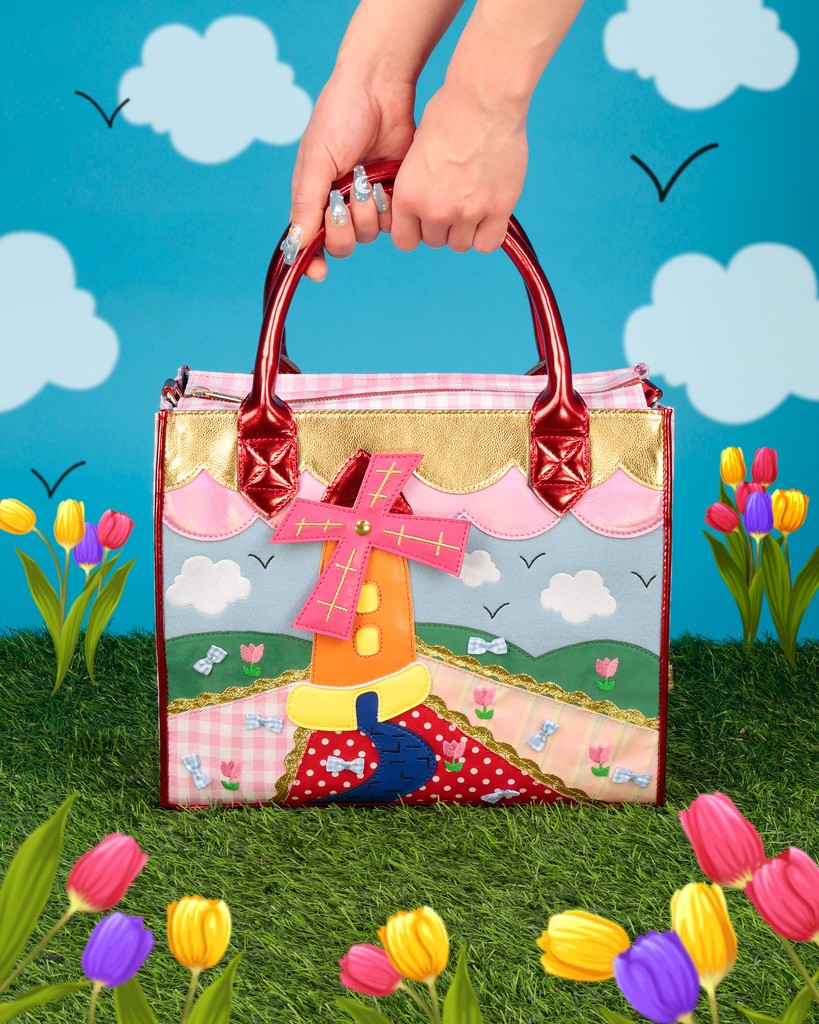 Thinking of Spring 💭🌷

Get ready to smell the flowers with our gorgeous 'Far Afield' bag 😍 Only a few left! Get yours whilst you can 😉

irregularchoice.co/42Qb9dW

#irregularchoice #springstyle #statementbag