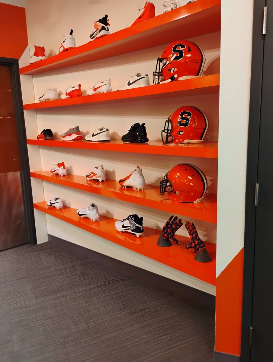 Mello_Yellow66's tweet image. I had a great tour at @CuseFootball I can't wait for the camp in the spring