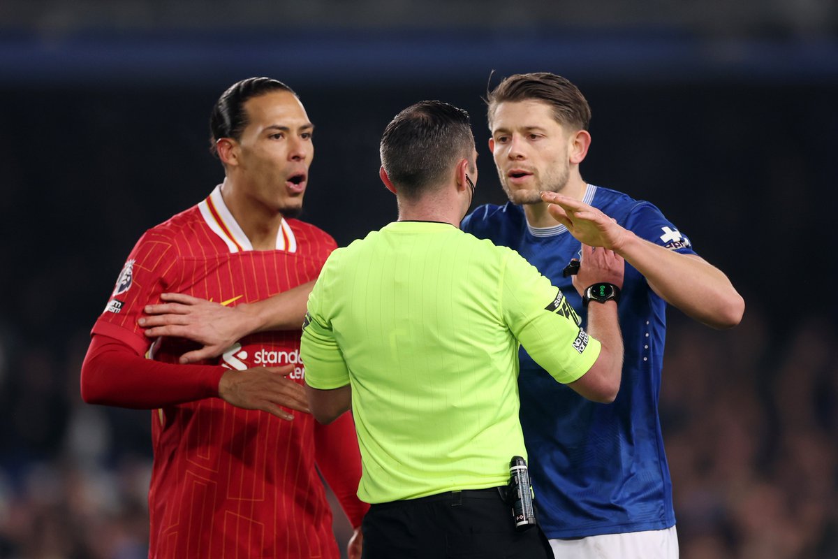 JUST IN: PGMOL Chief (Keith Hackett) confirms that Michael Oliver made mistakes 🚨 

“Liverpool were on the wrong end of a poor decision by Michael Oliver to award Everton a free kick which led to their first goal. There was no foul. Oliver got it wrong."