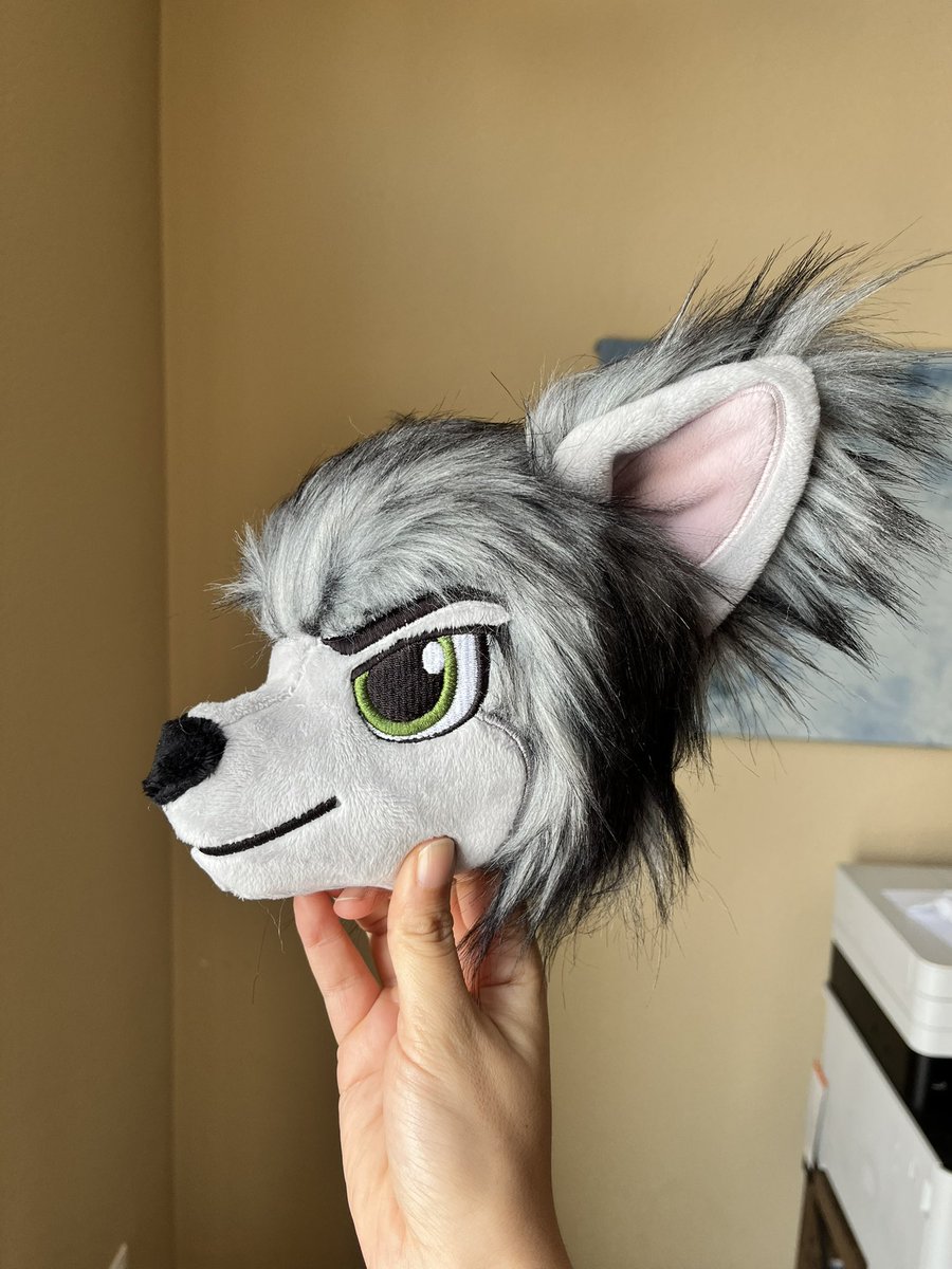 Loving this wolf head I’m making using <a href="/NoxxPlush/">NoxxPlush ➡️ 🦋☁️</a> pattern!