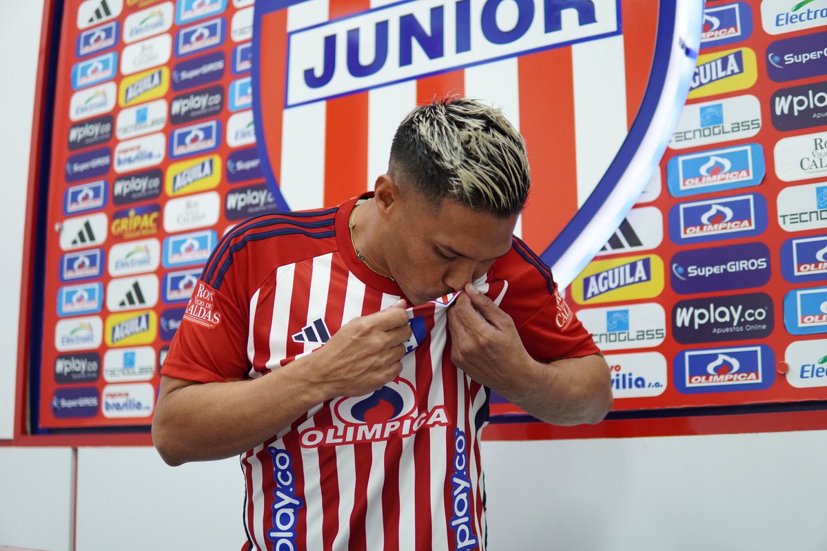 JuniorClubSA's tweet photo. 📸| 2️⃣9️⃣ ❤️🦈
#VamosJunior https://t.co/eykJGKoiCV