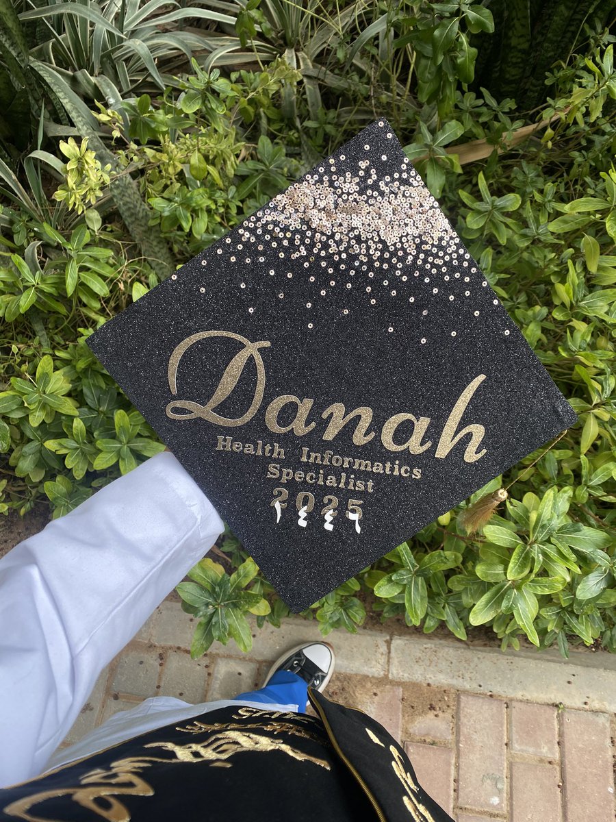 DanahHINF's tweet photo. العد التنازلي لليوم المنتظر 💞🎓 https://t.co/emUqpKoTvU