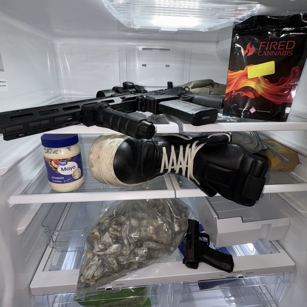 sixkkboy's tweet photo. Man fridge https://t.co/3dlIhup9vO