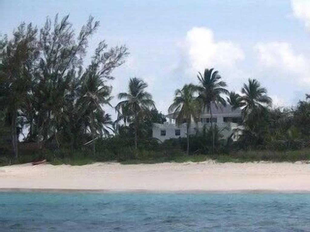TropicalImpulse's tweet photo. Take a walking tour in a #tropical #Caribbean atmosphere with your loved ones. #Tropical #Impulse gives opportunity to the #travelers to stay in #Ultra-#luxurious #vacation #villa #rentals. Book our #elegant #villa #rentals today.
https://t.co/C93cpq6GWe
#TropicalImpulse https://t.co/kIu7ii5BPS
