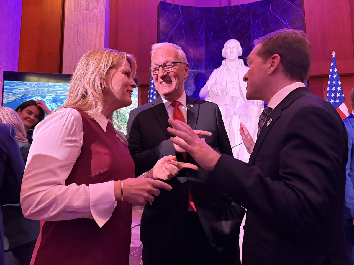 Carole Saab 🇨🇦 tweet media