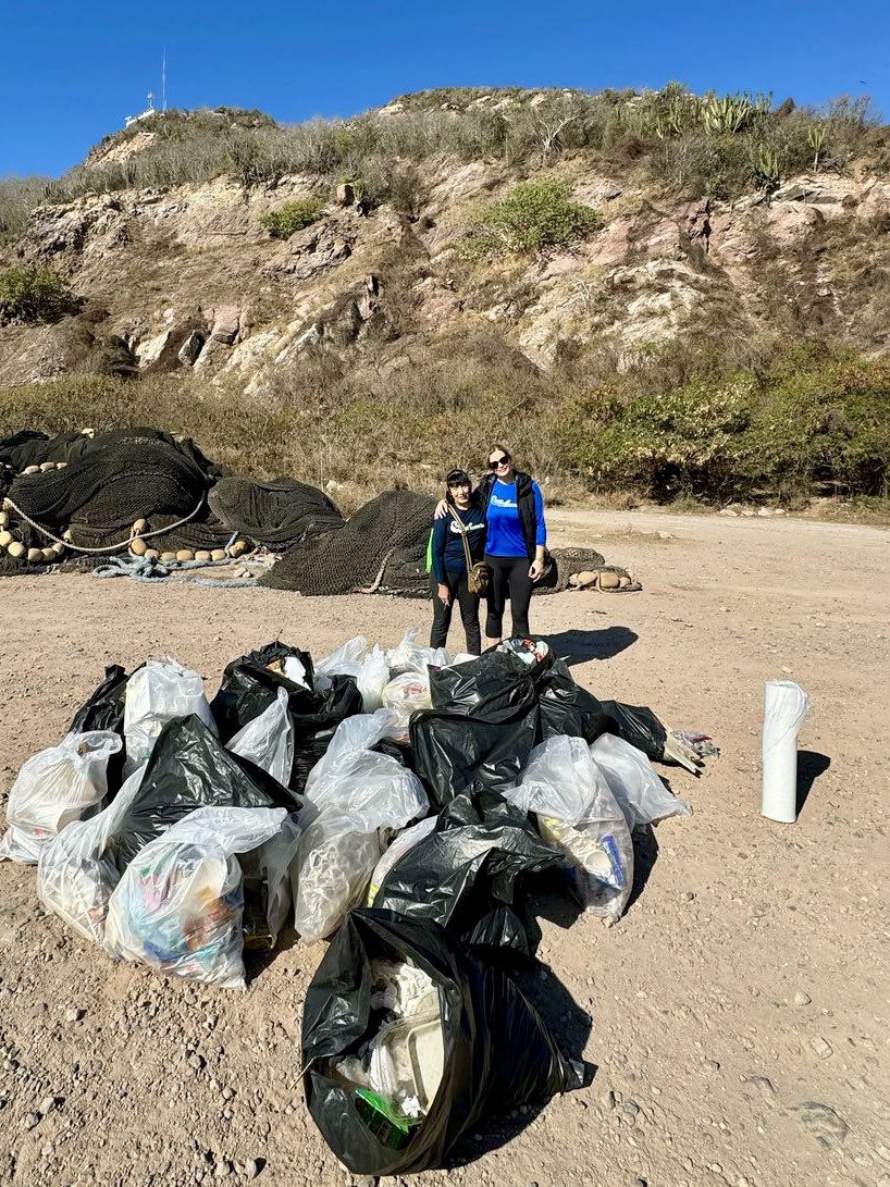 “Educar a las nuevas generaciones con conciencia ambiental no solo transformará su manera de pensar, sino que formará a las personas que, con sus acciones, salvarán el planeta”
2da jornada de limpieza en colaboración con el Colegio Hispanoamericano