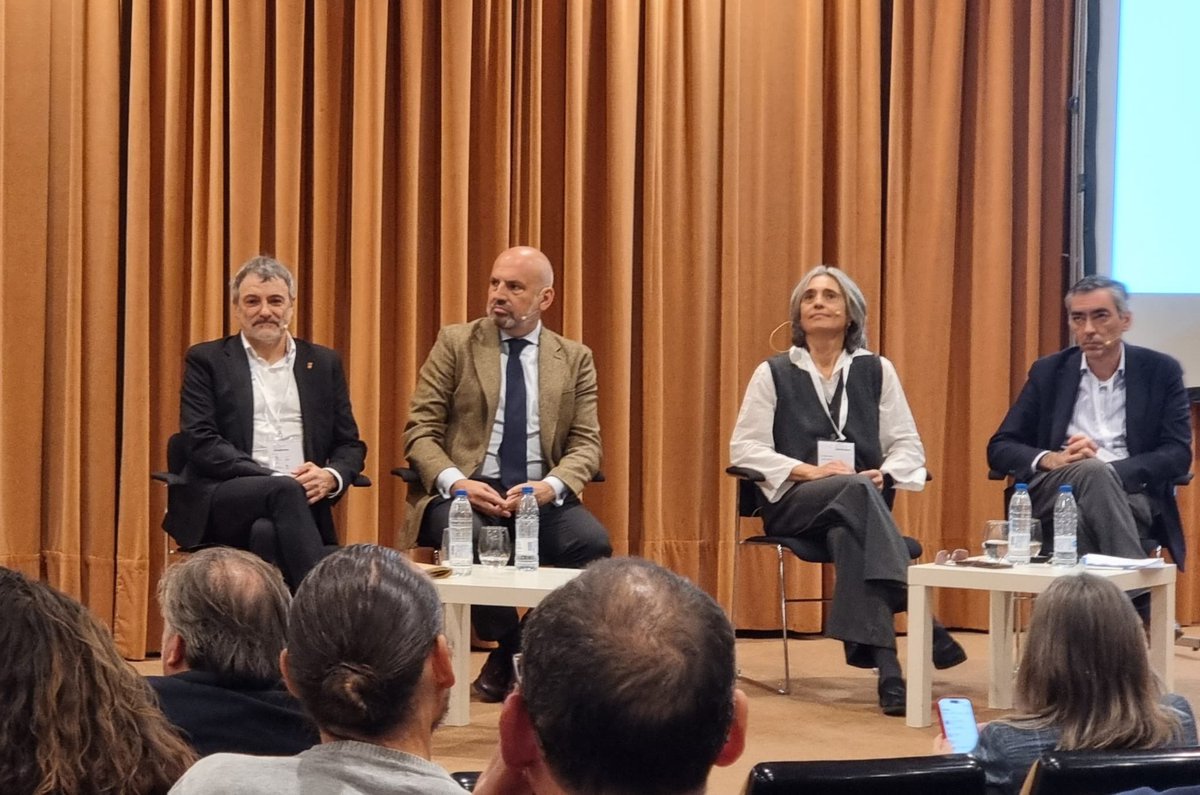 Man_ales's tweet photo. Las Fiestas Mayores de Sevilla son ejemplo en todo el país, pero siempre es necesario compartir otra forma de hacer las cosas. Gracias a @salonsifer por la oportunidad de debatir con los reponsables técnicos y políticos de otras fiestas de España @fibesevilla https://t.co/KgAN308s6X