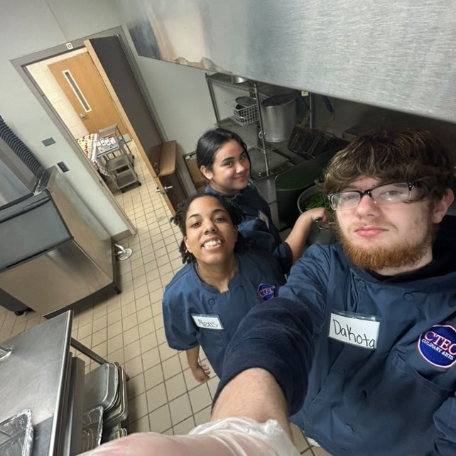 SCSCTEC's tweet photo. Thank you to Columbiana United Methodist Church for allowing our Culinary & Hospitality students the opportunity to serve at their Valentine's Day lunch for senior citizens in the community! They had a great experience! #Pathways2Success https://t.co/XeDk5JdH4N