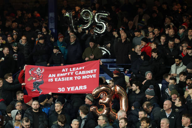 LFCphoto's tweet photo. Hahahahahaha

#LFC #goodisonpark #EVELIV #EPL #derby #MerseysideDerby #Liverpool #Everton https://t.co/vh18wZivBj