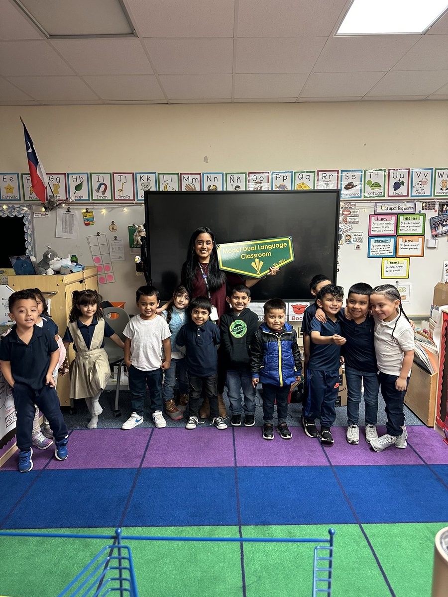 Congratulations to Ms. Rodriguez for being recognized as a Model Dual Language Classroom! 🎉🎉 @fortworthisd <a href="/Aguilera_RJW/">Javier Aguilera</a> <a href="/CC_Renteria/">Christine Cano Renteria</a> @CharlieGarciaFW <a href="/FWISD_EBN3/">Emergent Bilingual Programs FWISD</a> <a href="/vanessacuarenta/">Vanessa Cuarenta-Peña</a> <a href="/luis_berzoza/">Luis Berzoza</a> <a href="/Carminia_Moreno/">Carminia</a>