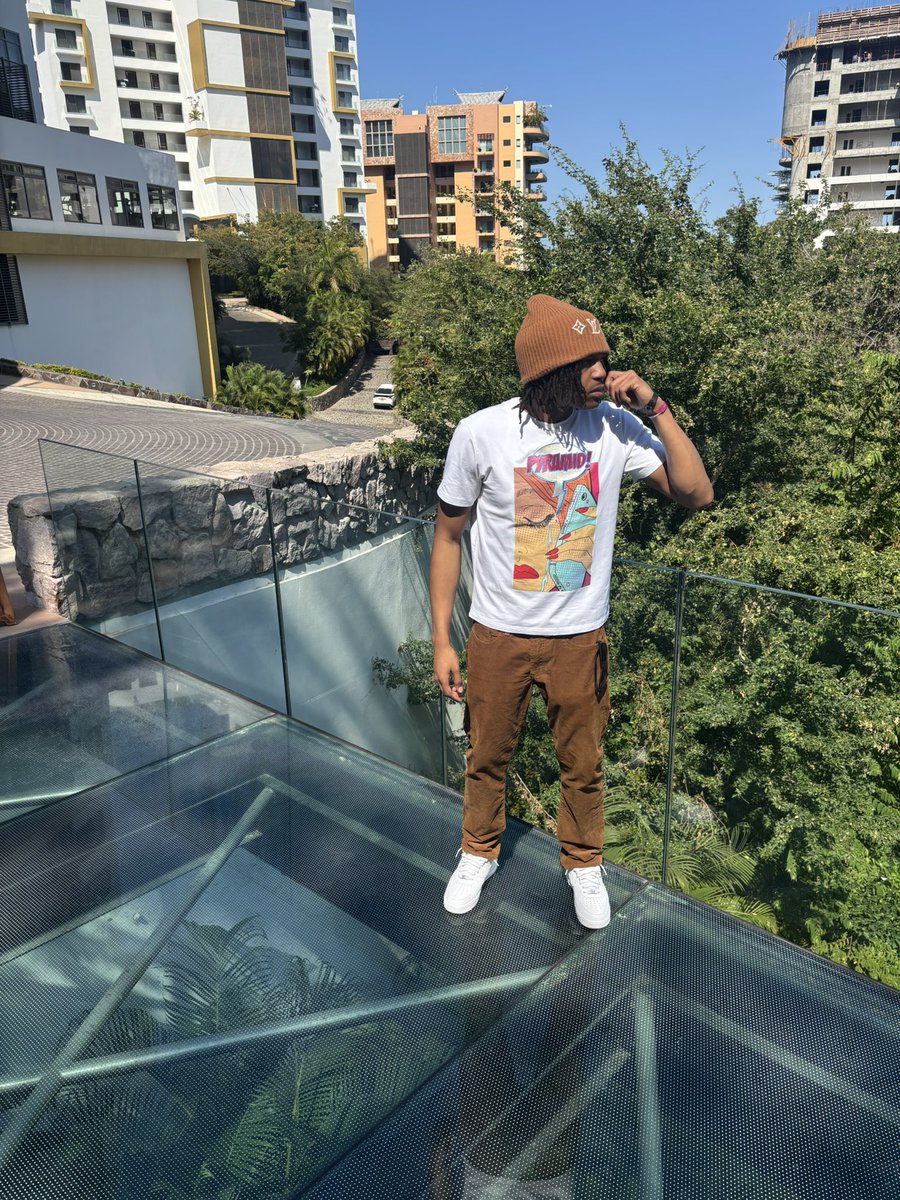 vonlavishtype's tweet photo. It’s A Bag Onna Floor nnn You Settle For Crumbs 🤷🏽‍♂️🫥 https://t.co/hofCB1sAZQ