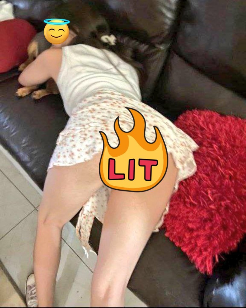 Hoy me puse una linda faldita para ir a la uni alguien la quiere ver ya sea puesta o no?🤭

#Teen #universitaria #Petite #culonaincreíble