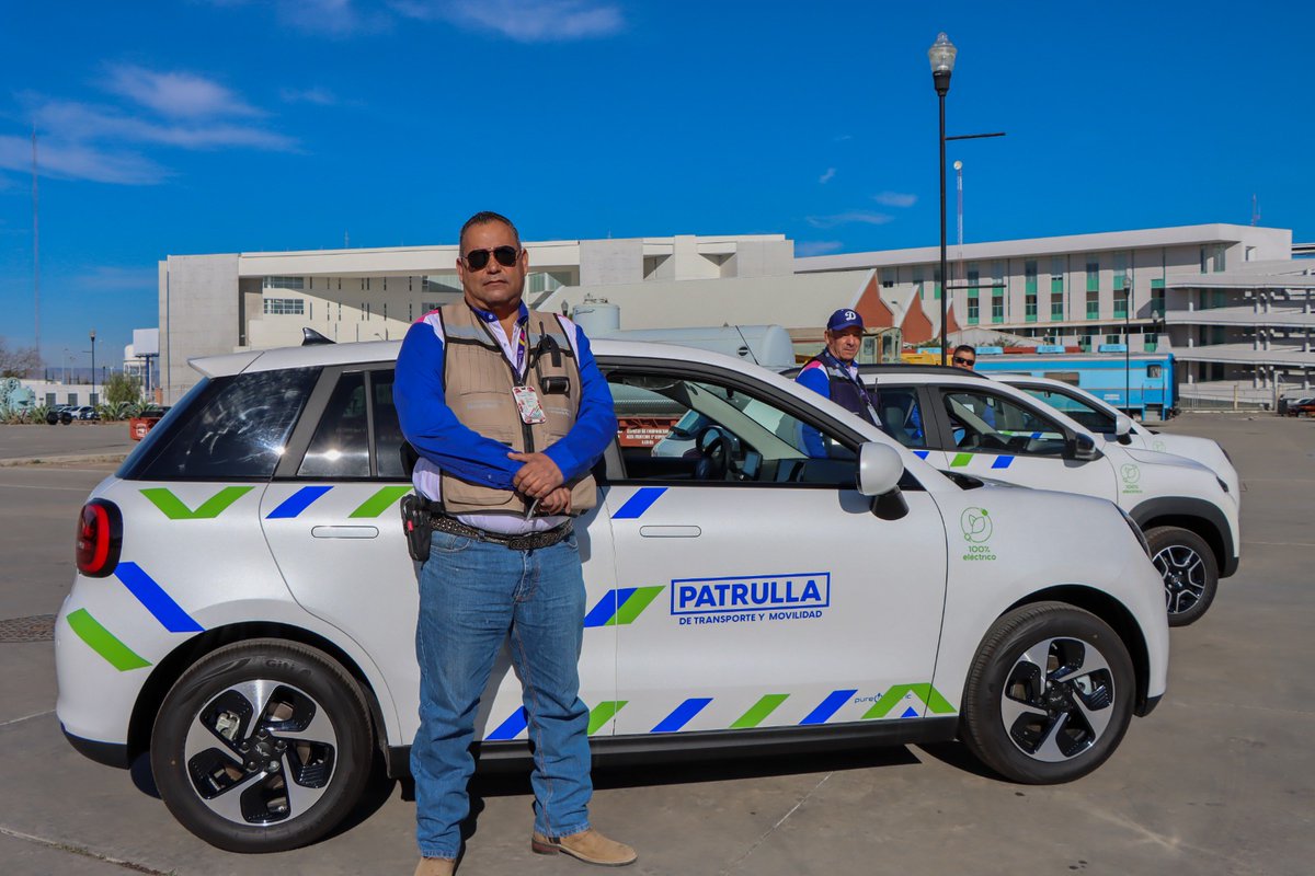 Se refuerza el equipo de verificación de la Coordinación General de Movilidad con la integración de tres nuevas patrullas de movilidad. Estas unidades permitirán optimizar las labores de vigilancia para que los camiones urbanos, combis y taxis cumplan con la normativa vigente.