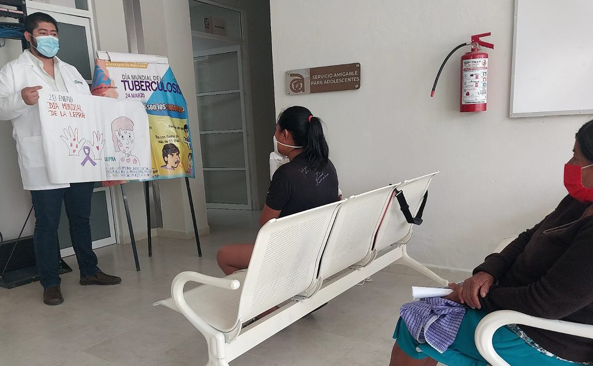 ¡𝐀𝐥 𝐝𝐞𝐧𝐠𝐮𝐞 𝐥𝐞 𝐝𝐞𝐜𝐢𝐦𝐨𝐬 𝐜𝐞𝐫𝐨! 
En la Unidad de Salud de #Chalingo, #Huautla, reforzamos las medidas para evitar la propagación del mosquito transmisor, recordando a los usuarios la importancia de lavar, tapar, voltear y eliminar recipientes con agua acumulada.